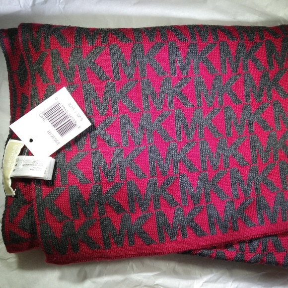 SOLD Michael Kors Signature Knit Scarf NWT - Picture 1 of 1